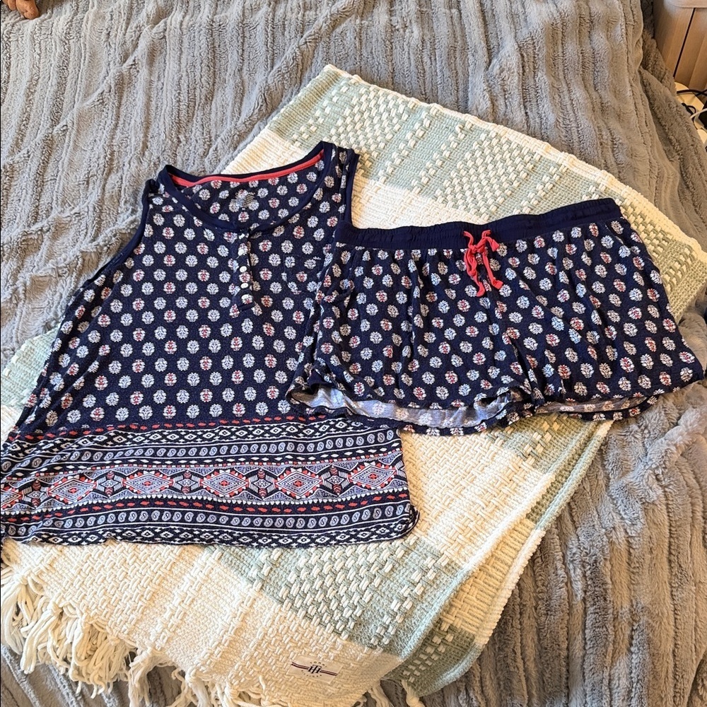 Womenโs Cuddl Duds set